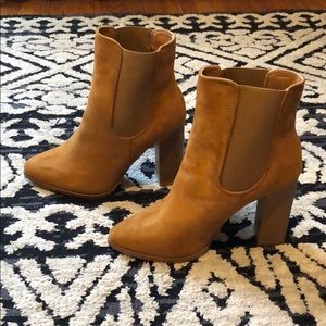 Camel colored suede high heeled booties ✨